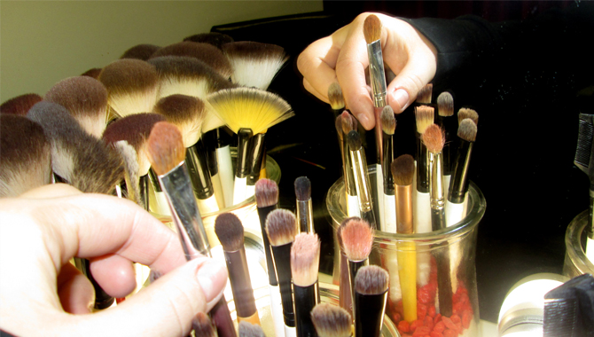Use Separate Containers To Store Cosmetics
