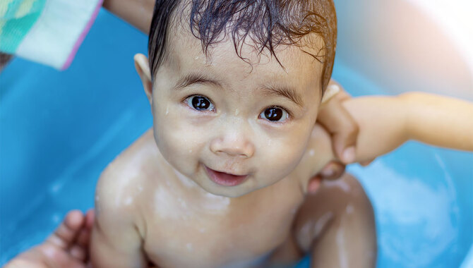 Tips For Cleaning Your Baby's Bathtub After Bath Time